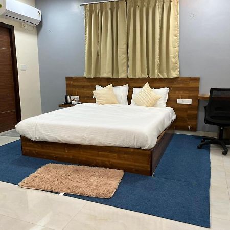 Beach Town Hotel Visakhapatnam Exterior foto